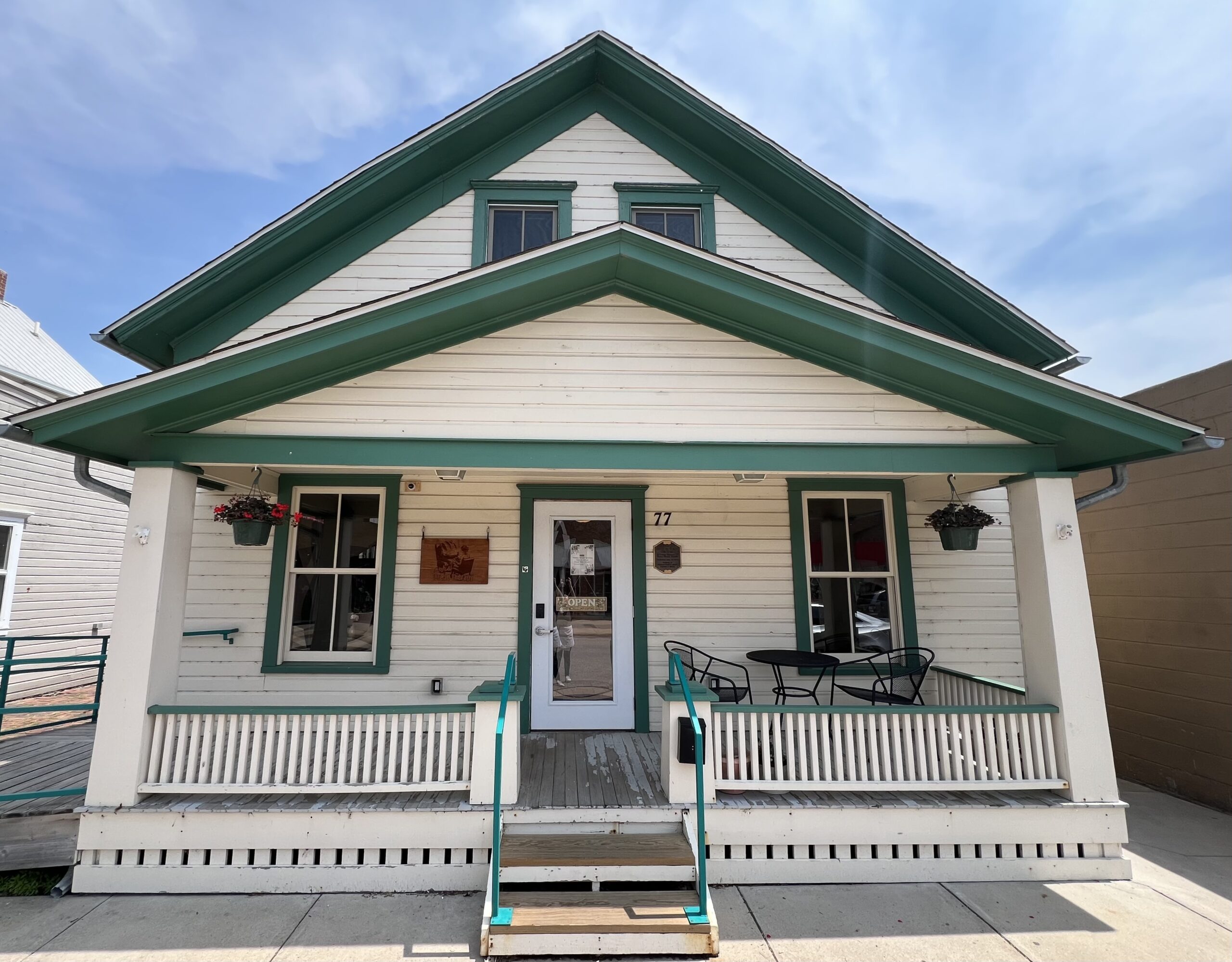 A view of the front of the bakery.